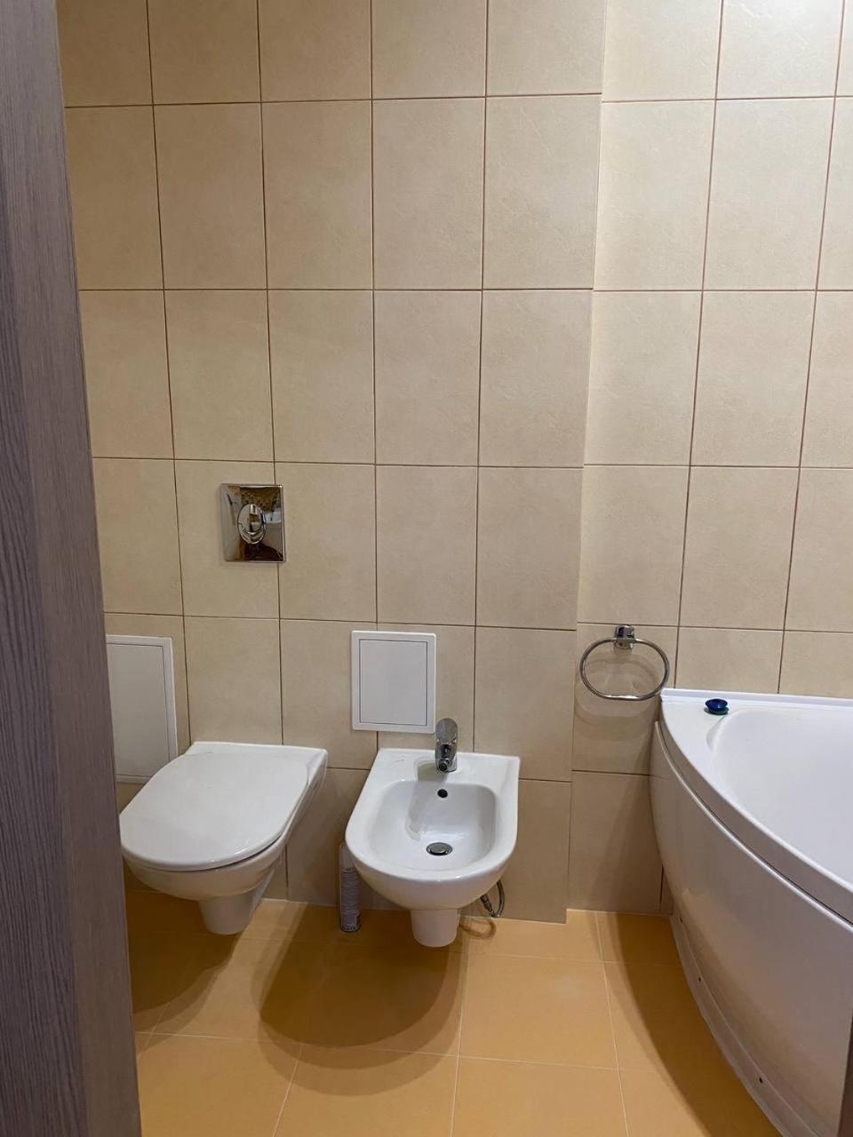 Apartpoltava Двокімнатні Апартаменти З Джакузі Біля Листопаду Luaran gambar